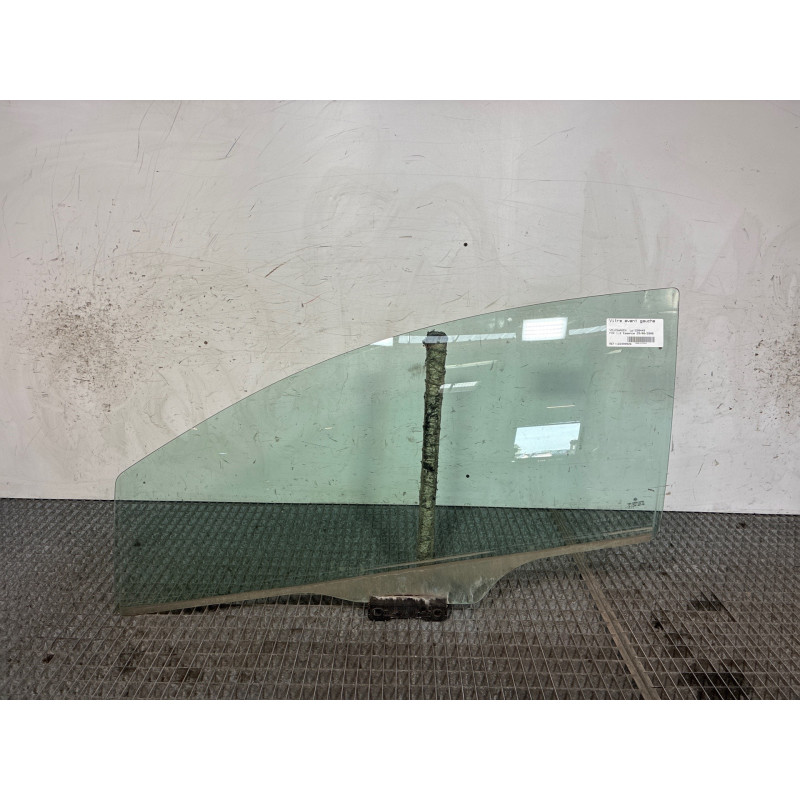 Vitre avant gauche VOLKSWAGEN FOX Photo n°1