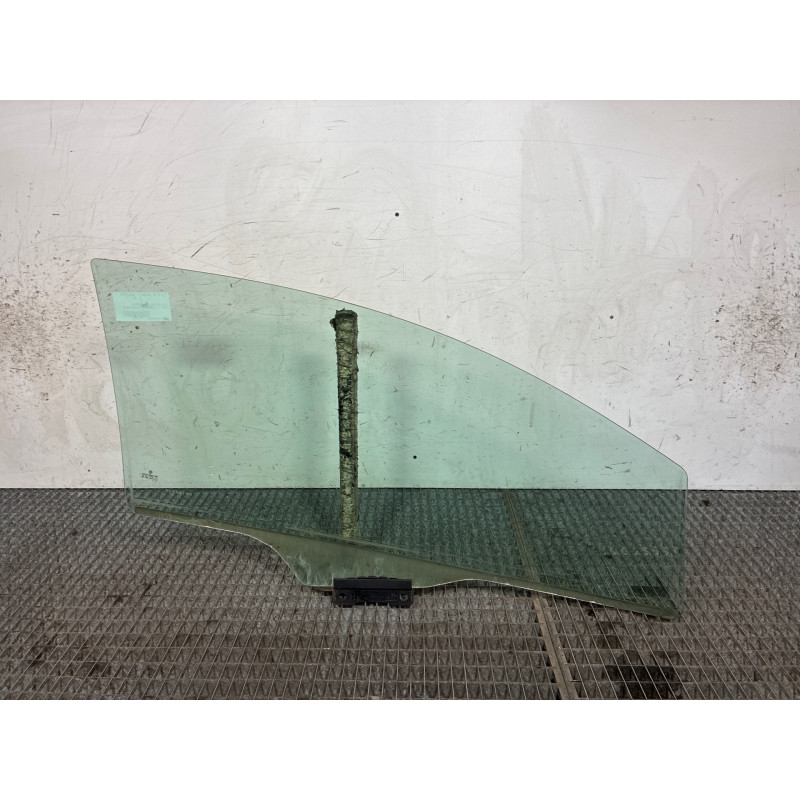 Vitre avant gauche VOLKSWAGEN FOX Photo n°2