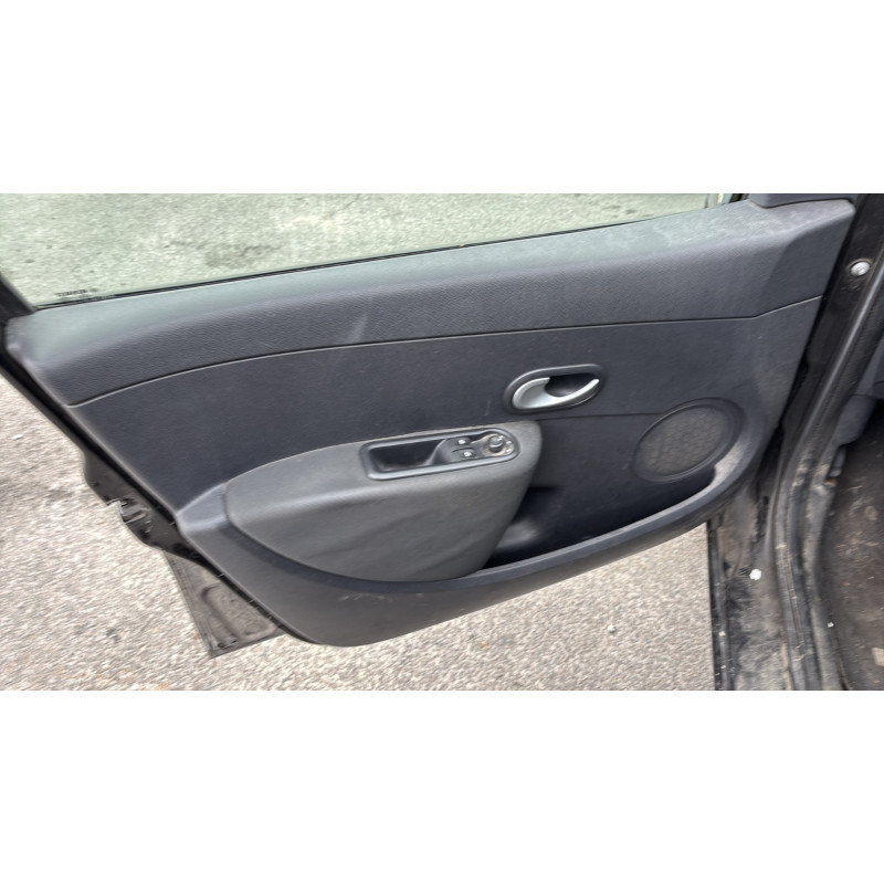 Malle/Hayon arriere RENAULT CLIO 3 Photo n°16