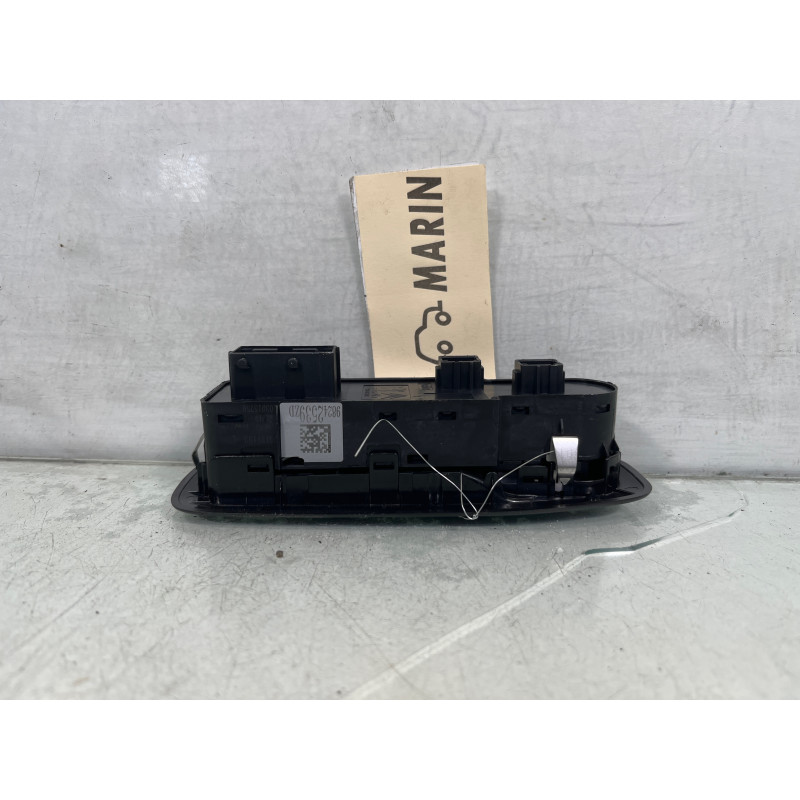Interrupteur de leve vitre avant gauche PEUGEOT 208 1 Photo n°4