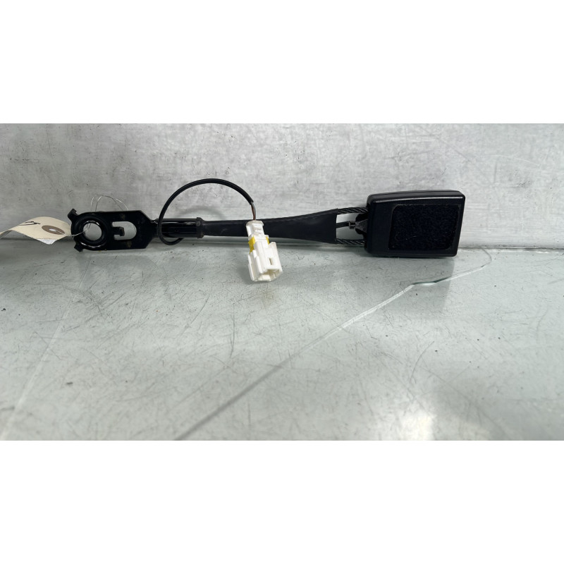 Attache ceinture avant gauche PEUGEOT 3008 1 Photo n°2