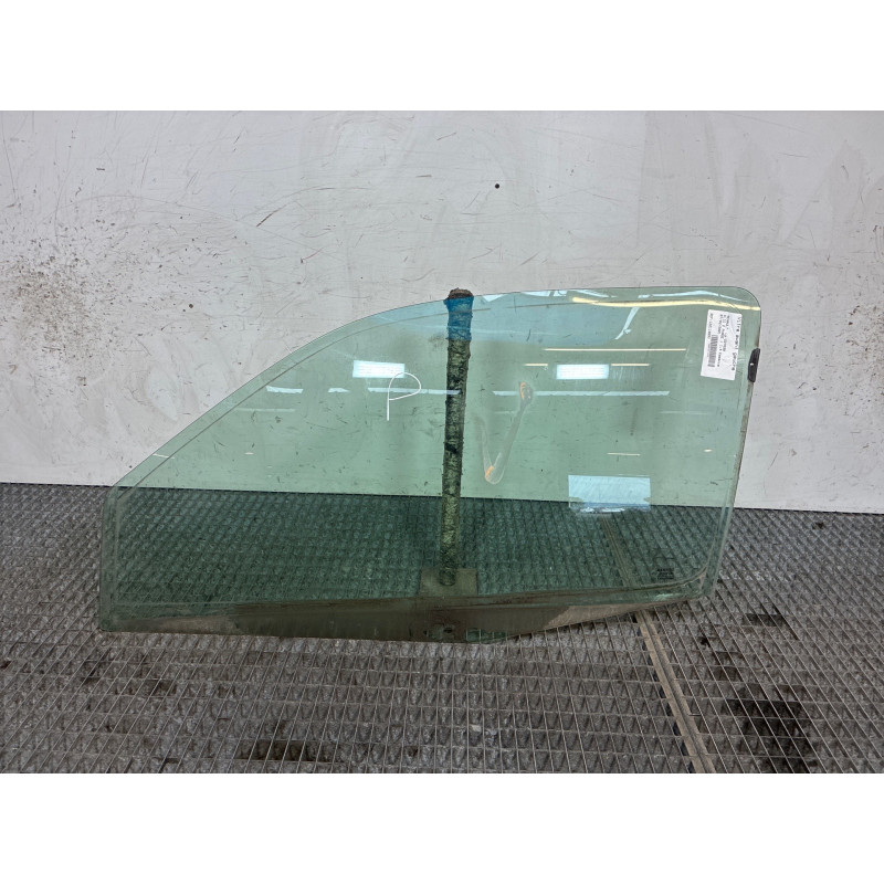 Vitre avant gauche RENAULT CLIO 2 Photo n°2