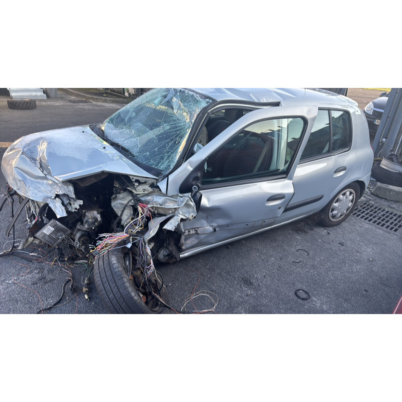 Feu arriere principal gauche (feux) RENAULT CLIO 2 Photo n°17