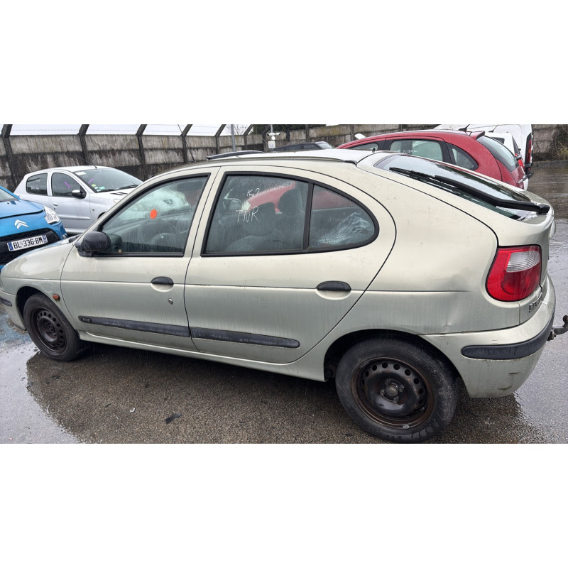 Porte avant gauche RENAULT MEGANE 1 Photo n°14