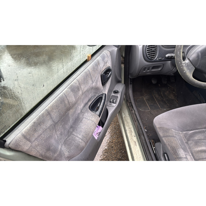 Porte avant gauche RENAULT MEGANE 1 Photo n°15