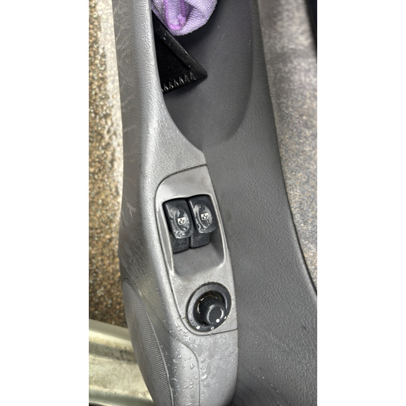 Porte avant gauche RENAULT MEGANE 1 Photo n°17