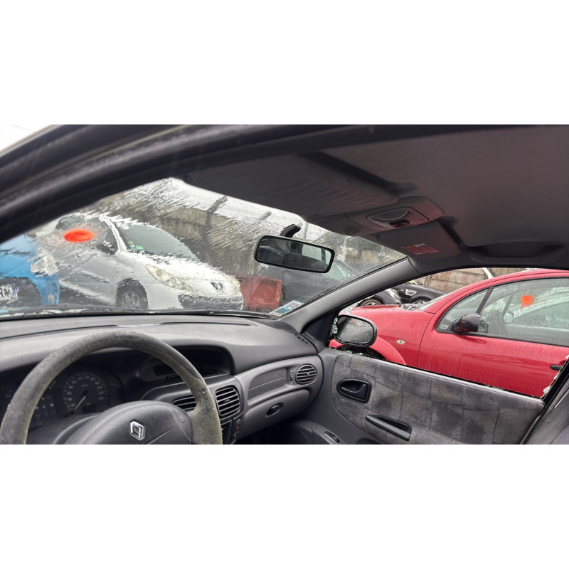 Porte avant gauche RENAULT MEGANE 1 Photo n°20