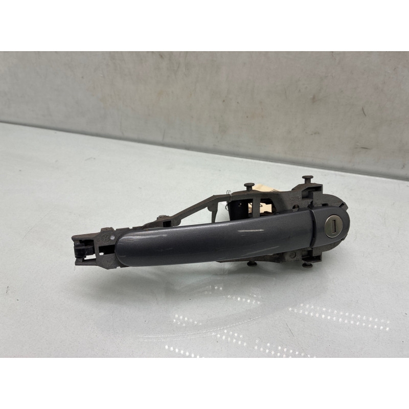 Poignee porte avant gauche VOLKSWAGEN GOLF 5 Photo n°3