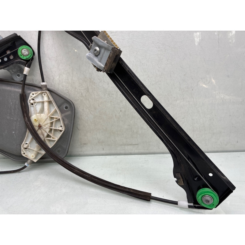 Leve vitre electrique avant gauche VOLKSWAGEN GOLF 5 Photo n°4