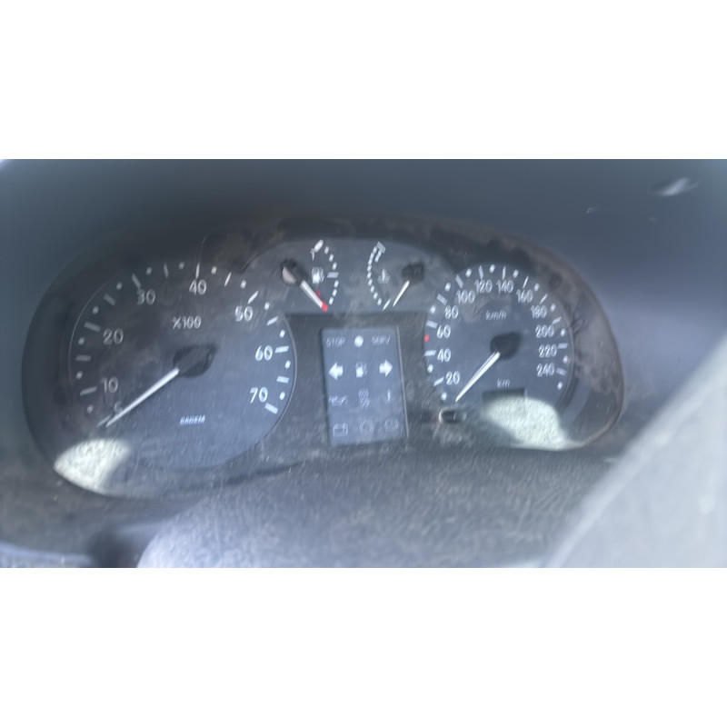 Calandre RENAULT CLIO 2 Photo n°18