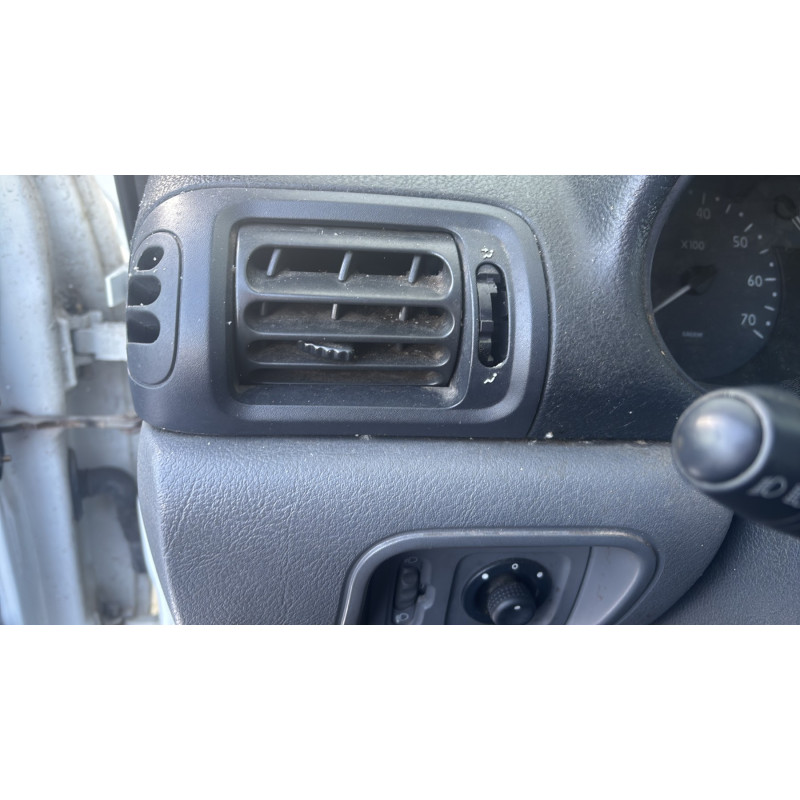 Calandre RENAULT CLIO 2 Photo n°19