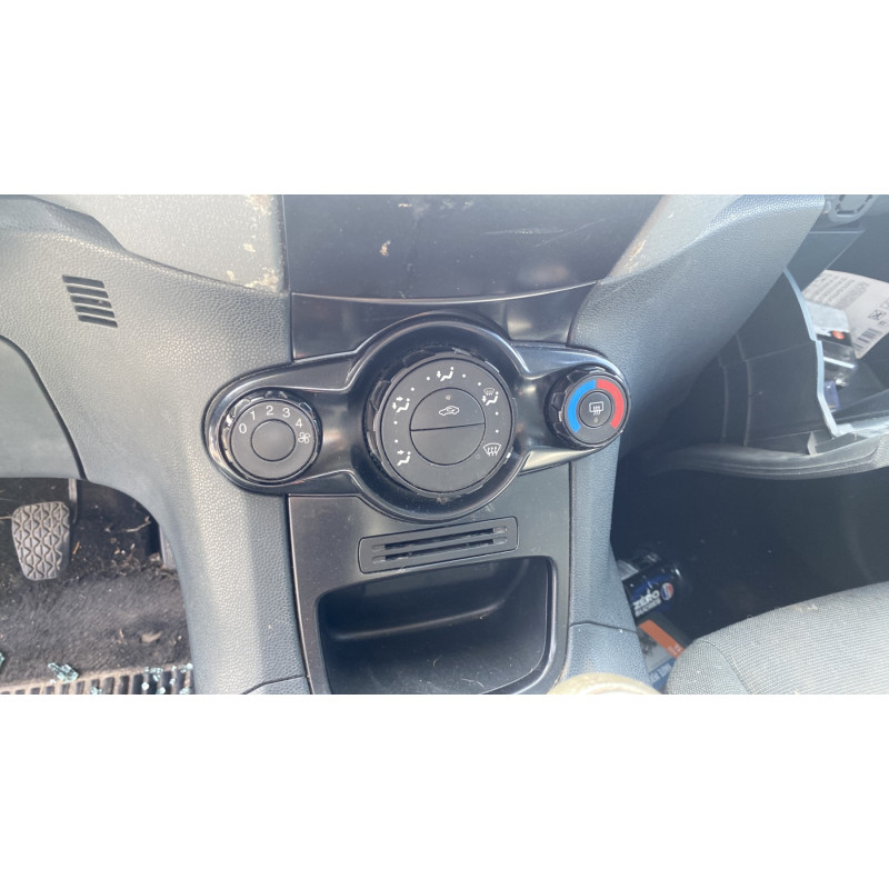 Attache ceinture avant droit FORD FIESTA 6 Photo n°20