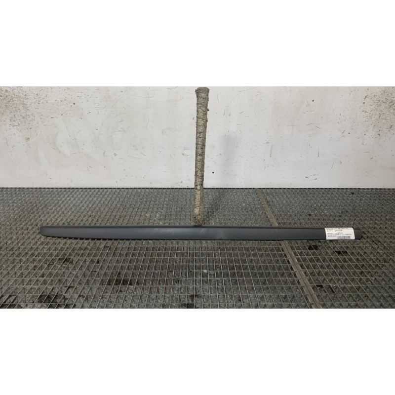 Baguette de porte avant gauche RENAULT TWINGO 2 Photo n°1