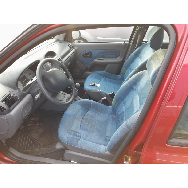 Calandre RENAULT CLIO 2 Photo n°11