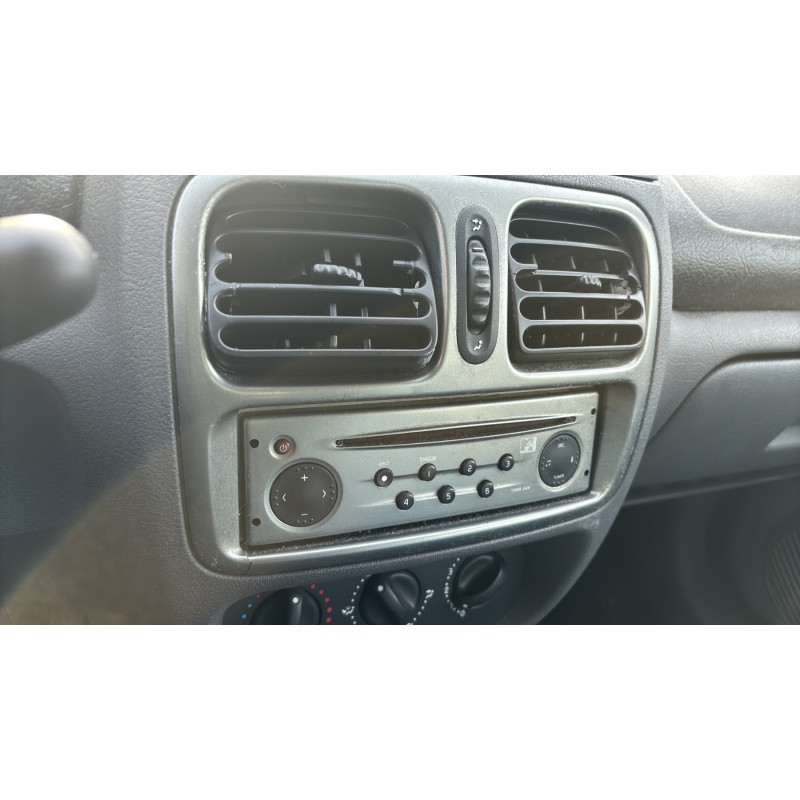Calandre RENAULT CLIO 2 Photo n°20