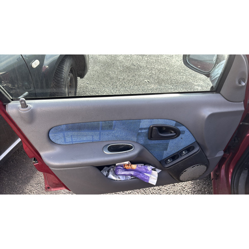 Bouton de warning RENAULT CLIO 2 Photo n°16