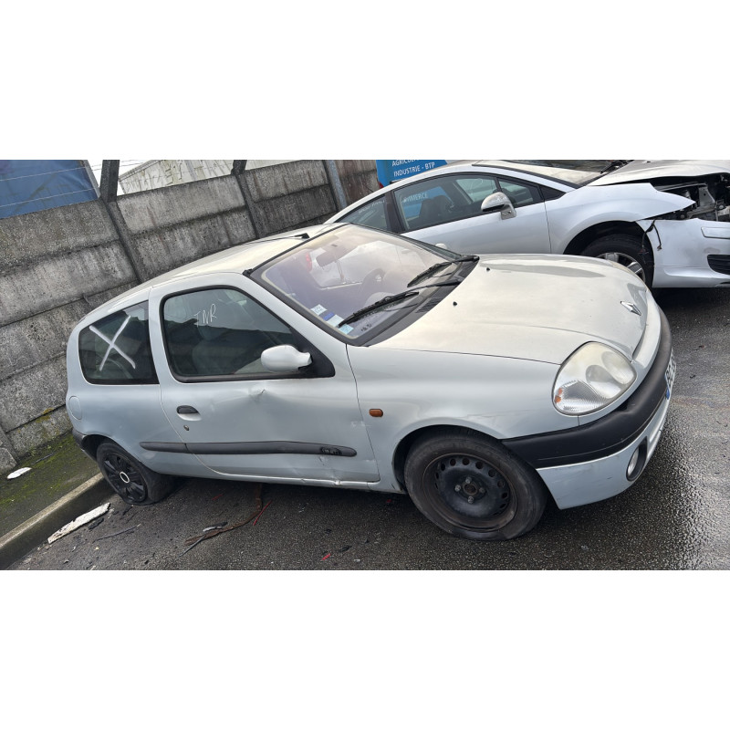 Calandre RENAULT CLIO 2 Photo n°8
