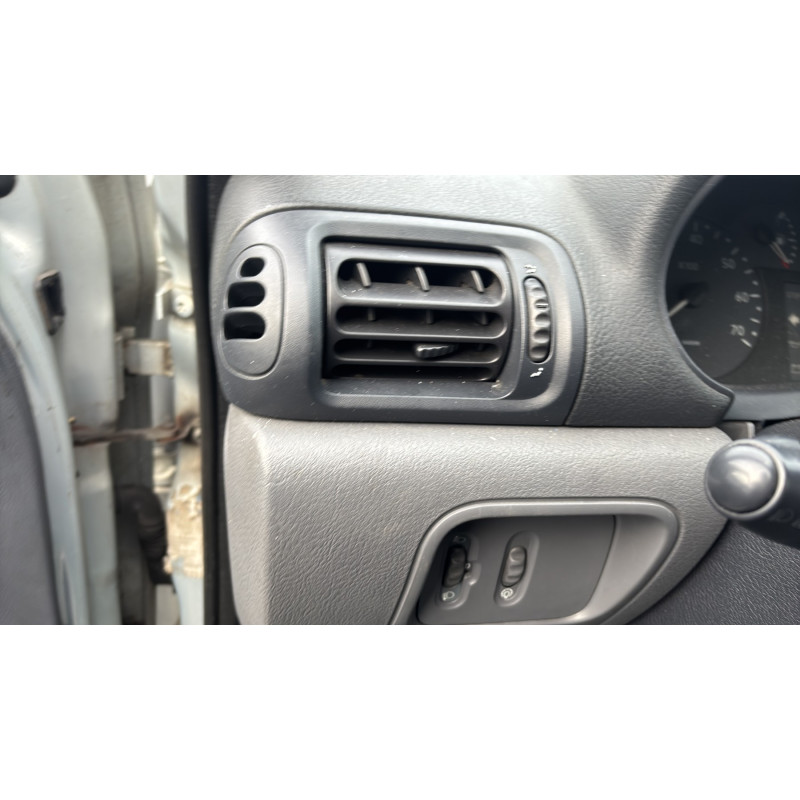 Calandre RENAULT CLIO 2 Photo n°20
