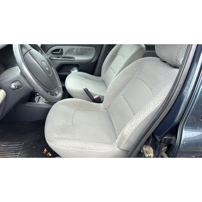 Feu arriere principal gauche (feux) RENAULT CLIO 2 Photo n°16