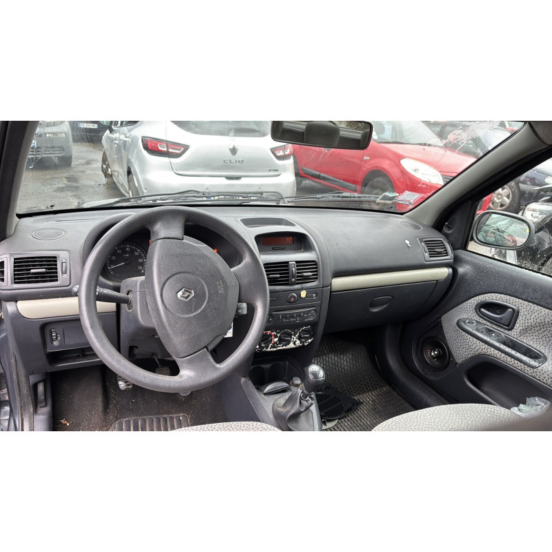 Pare choc arriere RENAULT CLIO 2 Photo n°20