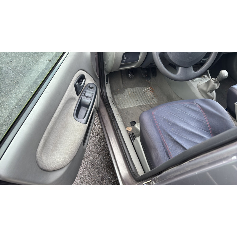 Porte avant gauche RENAULT CLIO 2 Photo n°16