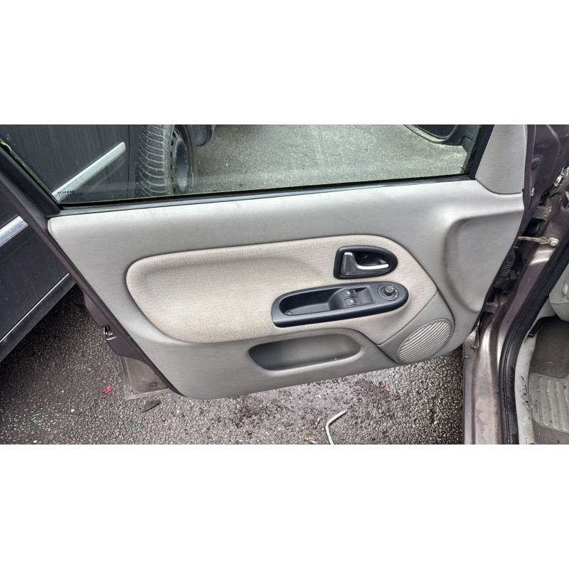 Porte avant gauche RENAULT CLIO 2 Photo n°17