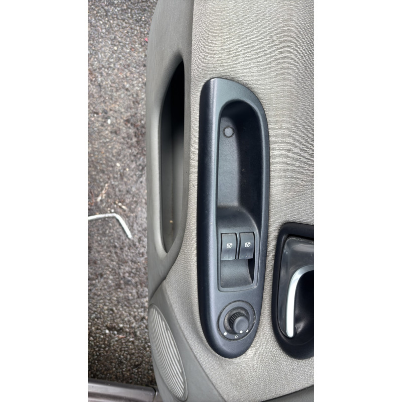 Porte avant gauche RENAULT CLIO 2 Photo n°18
