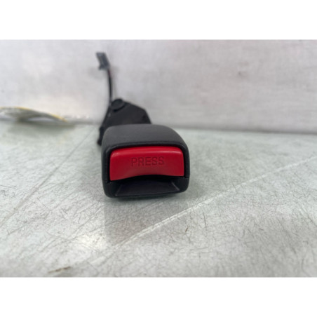 Attache ceinture arriere droit RENAULT CAPTUR 1