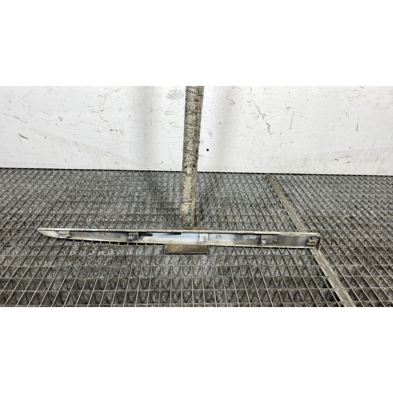 Baguette de porte arriere gauche  RENAULT CLIO 3 Photo n°4