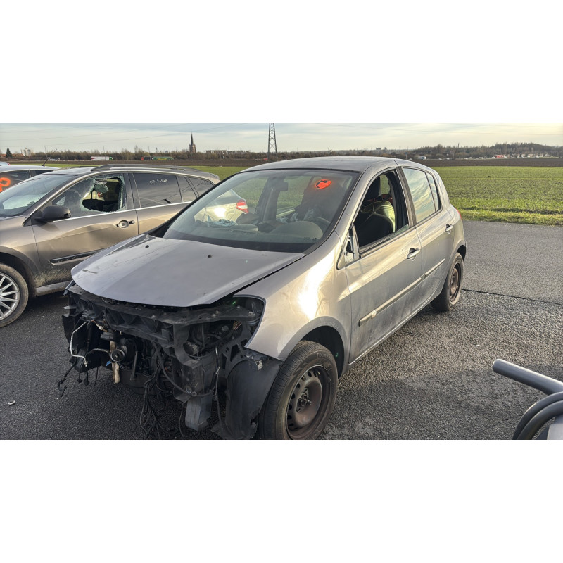 Capot RENAULT CLIO 3 Photo n°7
