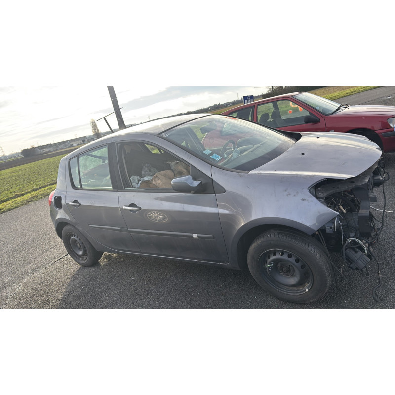 Capot RENAULT CLIO 3 Photo n°10
