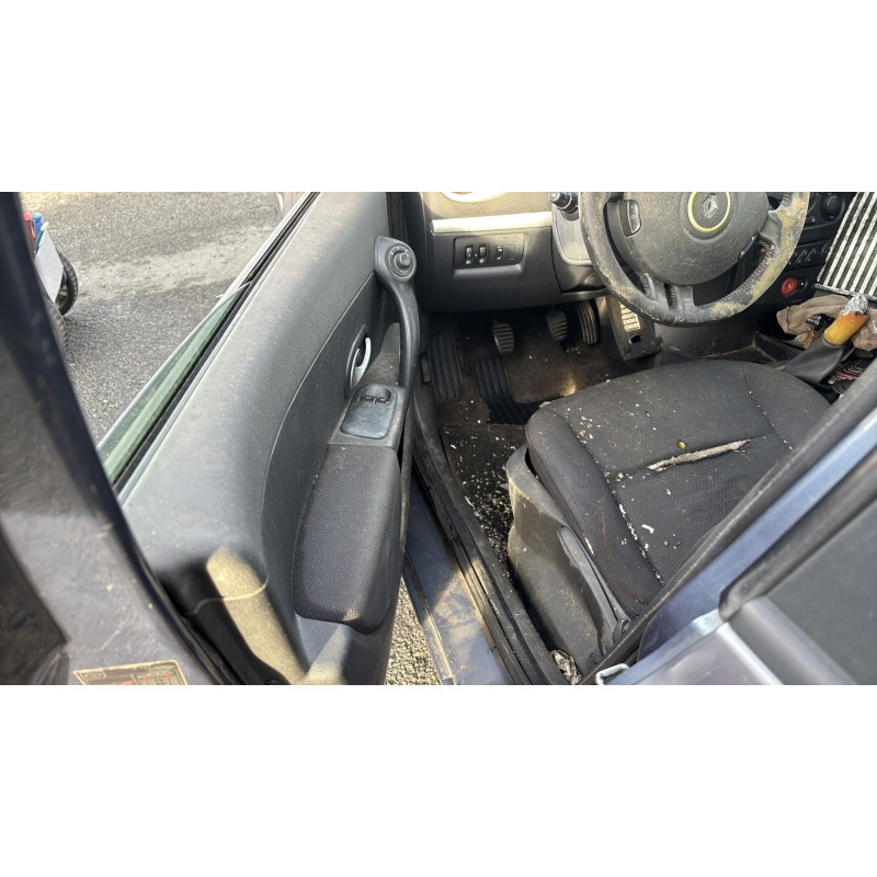 Capot RENAULT CLIO 3 Photo n°16
