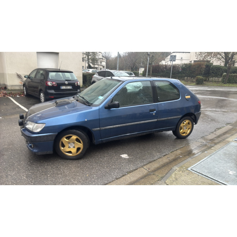 Vitre avant gauche PEUGEOT 306 Photo n°4