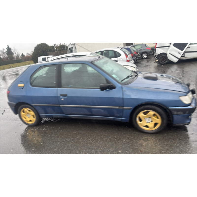 Vitre avant gauche PEUGEOT 306 Photo n°8