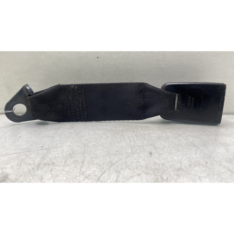 Attache ceinture arriere droit PEUGEOT 106 Photo n°2