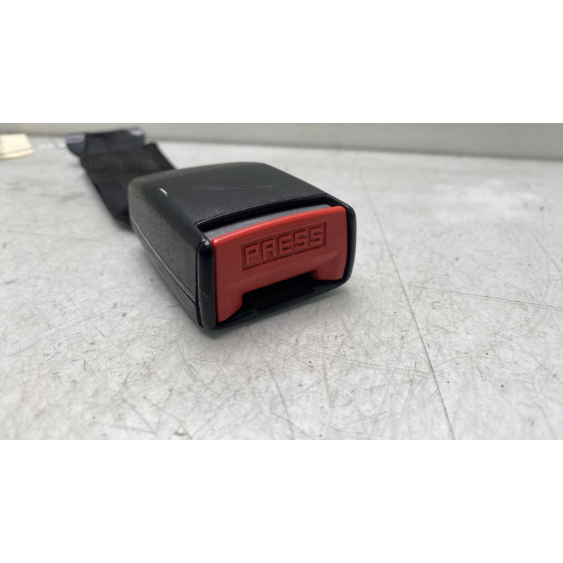 Attache ceinture arriere droit PEUGEOT 106 Photo n°3