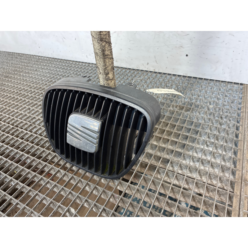 Calandre SEAT IBIZA 3 Photo n°3