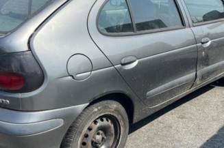 Serrure avant droit RENAULT MEGANE 1
