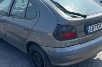 Serrure avant droit RENAULT MEGANE 1