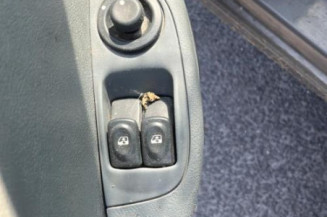 Serrure avant droit RENAULT MEGANE 1