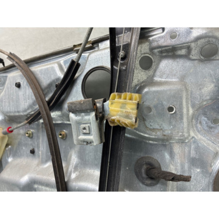 Leve vitre electrique avant gauche VOLKSWAGEN POLO 4 Photo n°1