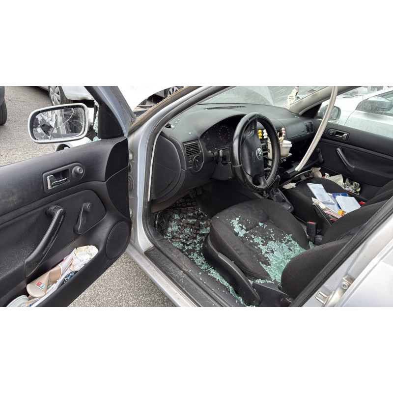 Vitre arriere gauche VOLKSWAGEN GOLF 4 Photo n°15