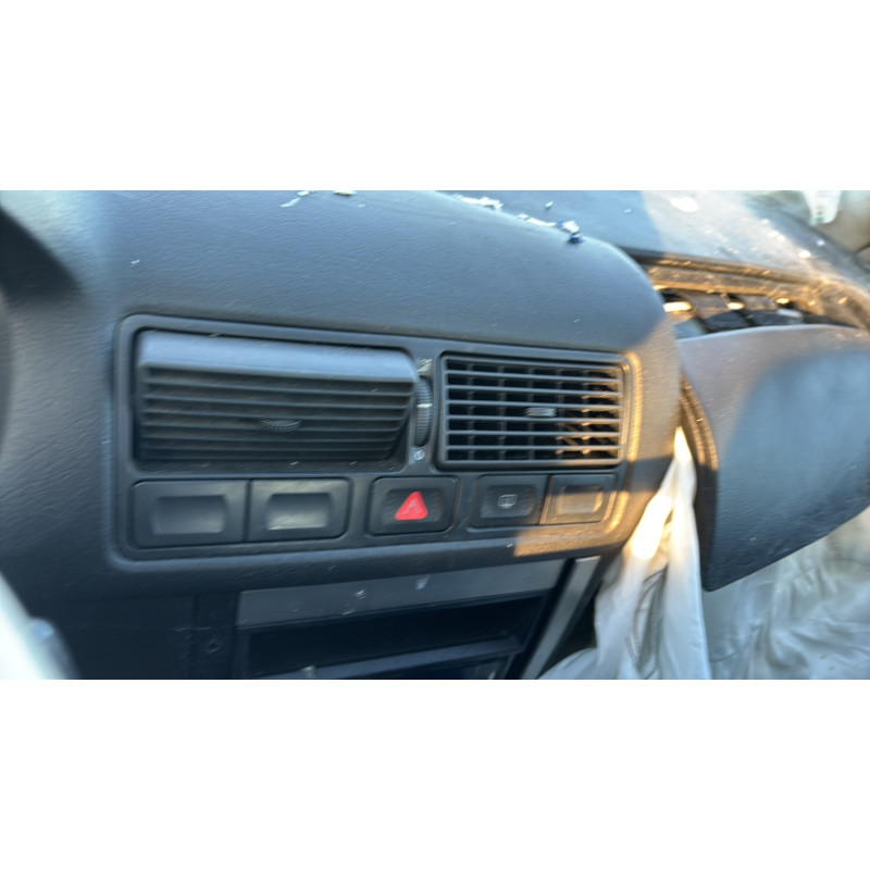 Custode arriere gauche VOLKSWAGEN GOLF 4 Photo n°17