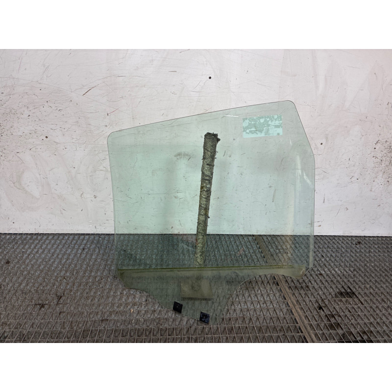 Vitre arriere droit DACIA DUSTER 1 Photo n°1