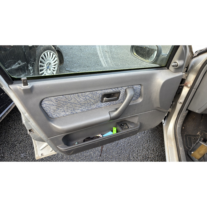 Feu arriere principal gauche (feux) RENAULT CLIO 1 Photo n°14