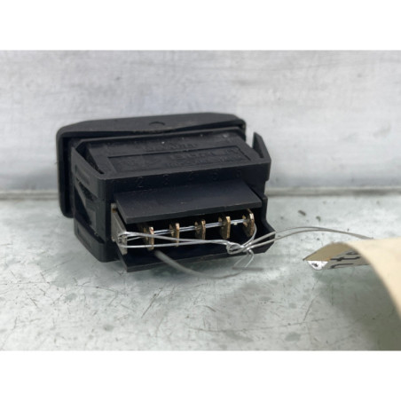 Interrupteur de leve vitre avant droit RENAULT CLIO 1