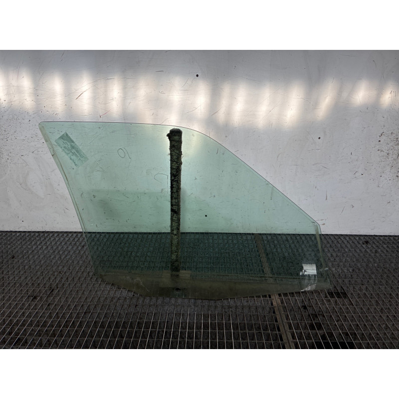 Vitre avant gauche CITROEN SAXO Photo n°1
