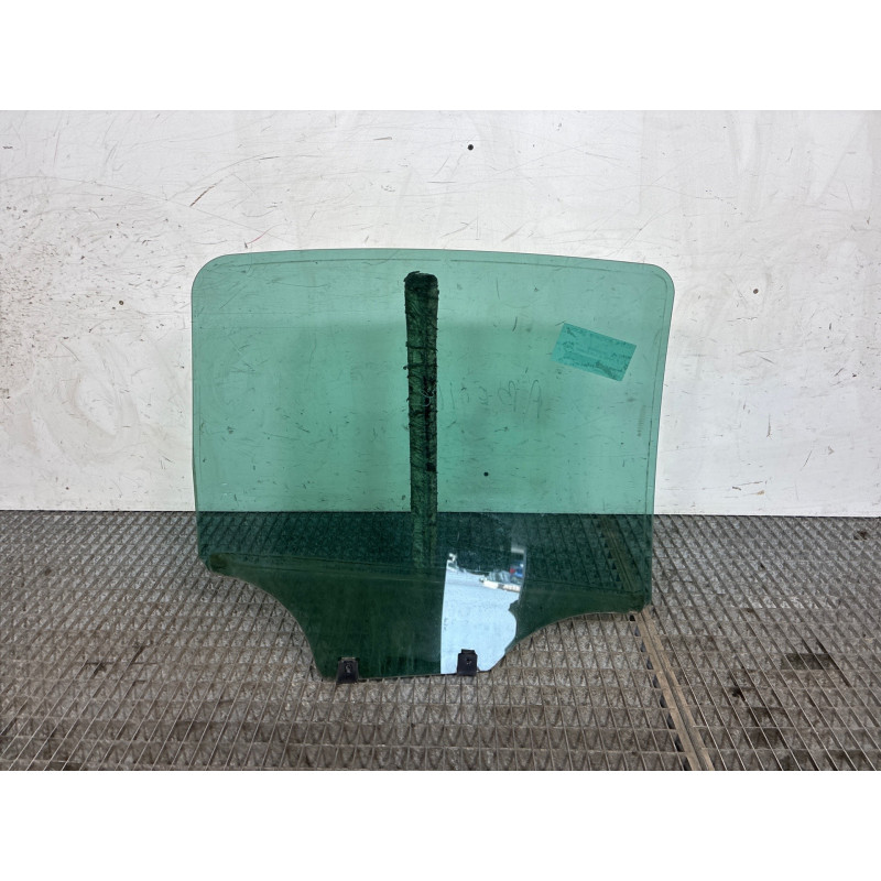 Vitre arriere gauche CITROEN C3 2 Photo n°1
