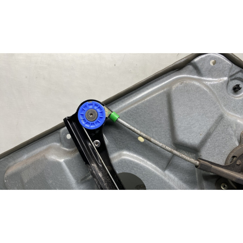 Leve vitre mecanique arriere droit VOLKSWAGEN POLO 4 Photo n°4