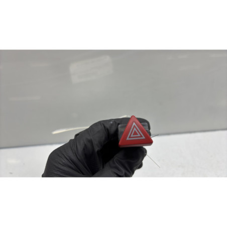 Bouton de warning AUDI A3 2 Photo n°1